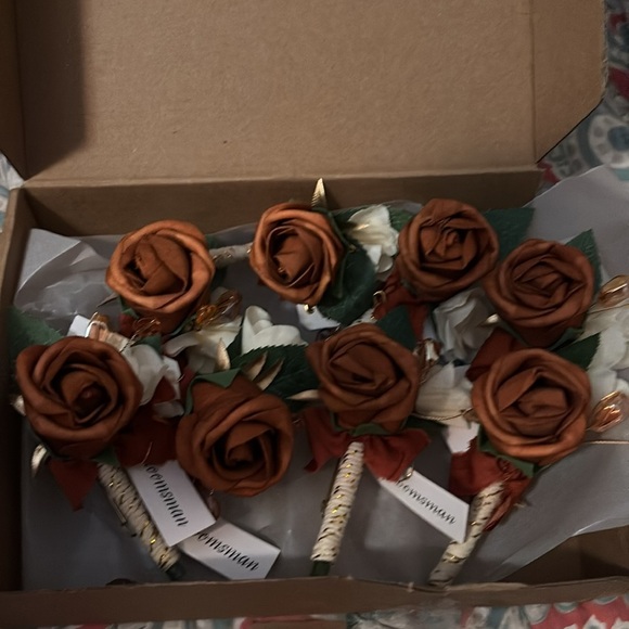 Rustic Boutonniere Set with Brown Roses (060) - Picture 5 of 5